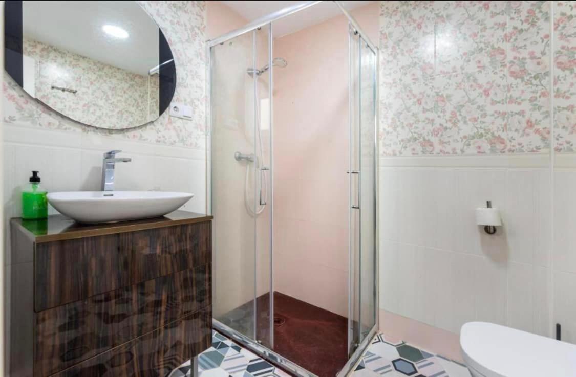 Vialia Apartamentos Suites Málaga Buitenkant foto