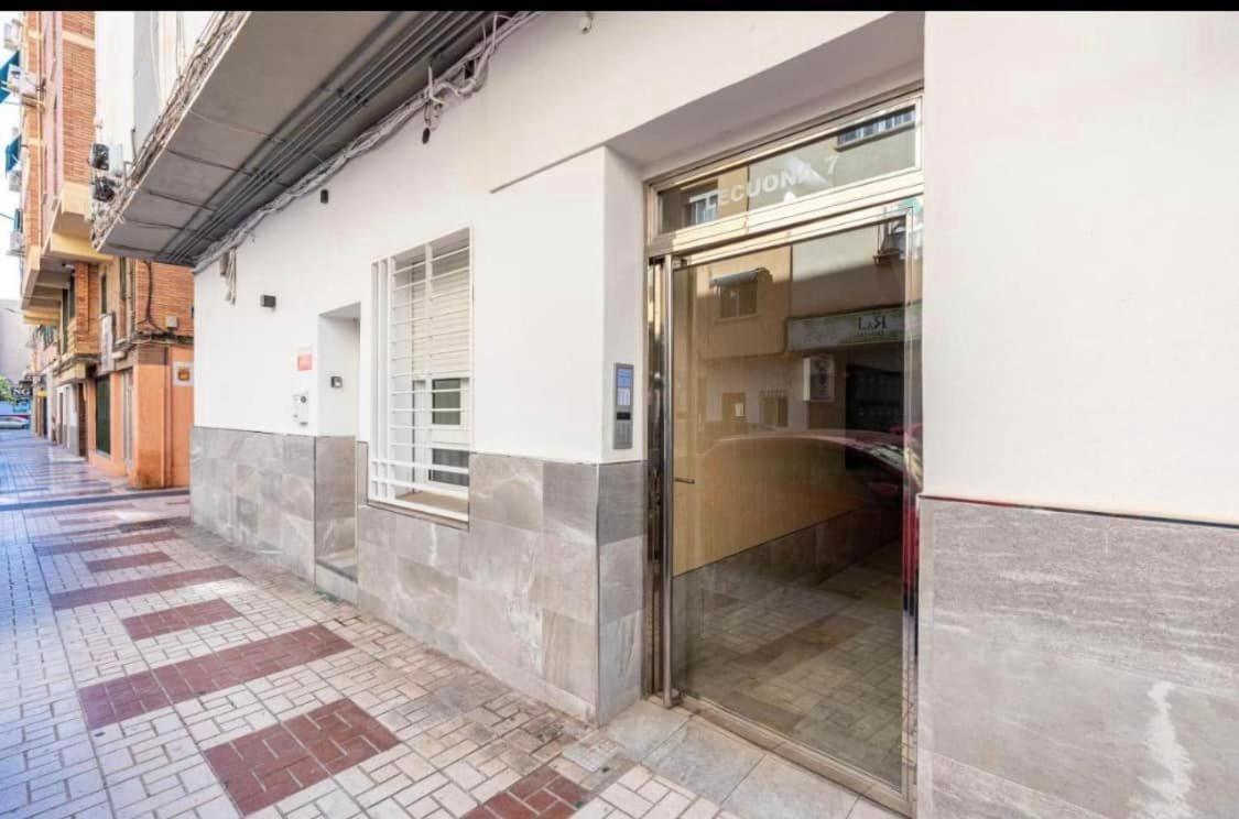 Vialia Apartamentos Suites Málaga Buitenkant foto
